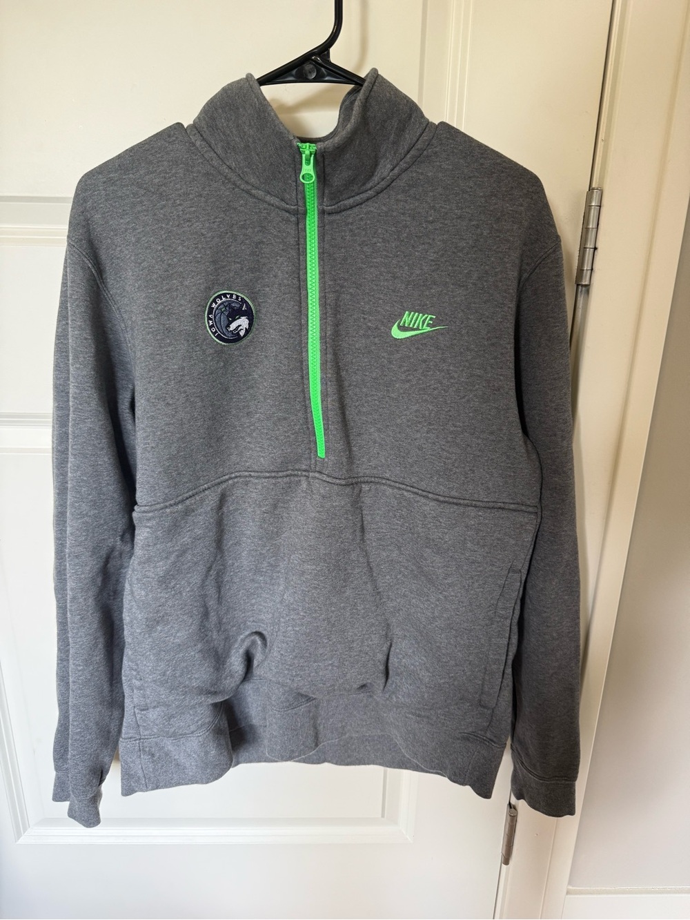 Nike Club Fleece 1/2 Zip Pullover Mens M Charcoal Grey Neon Green Iowa Wolves